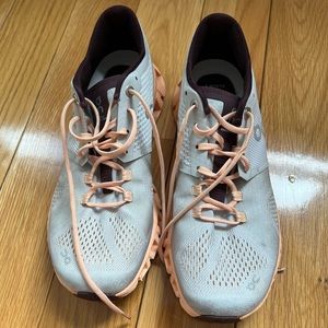 On Cloudflow sneakers